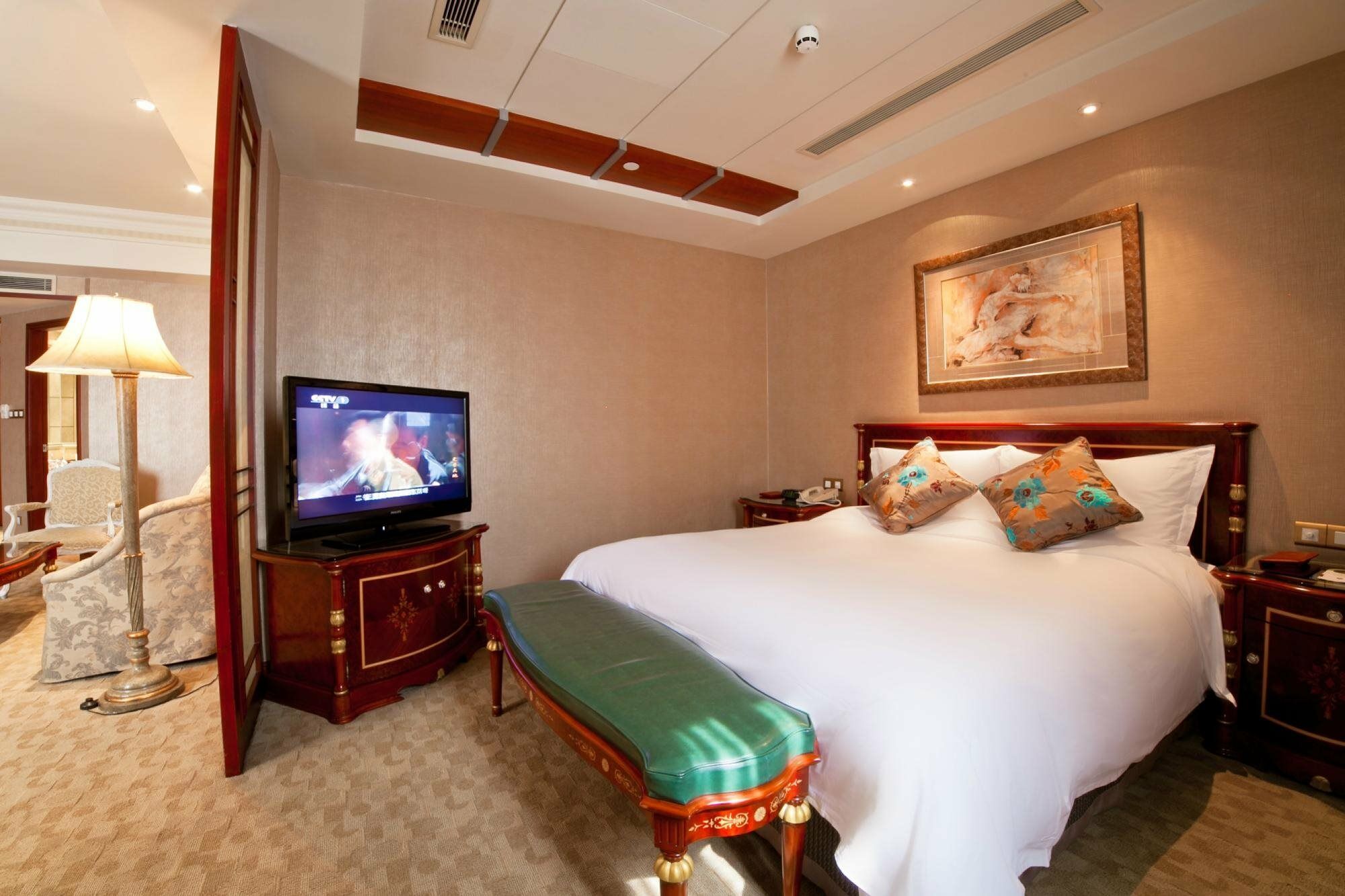 Majesty Plaza 5*